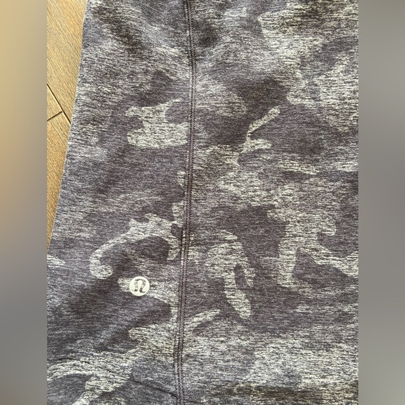 Lululemon Warm Stabilizer 1/2 Zip Hoodie Size 6 Incognito Camo - Picture 10 of 10